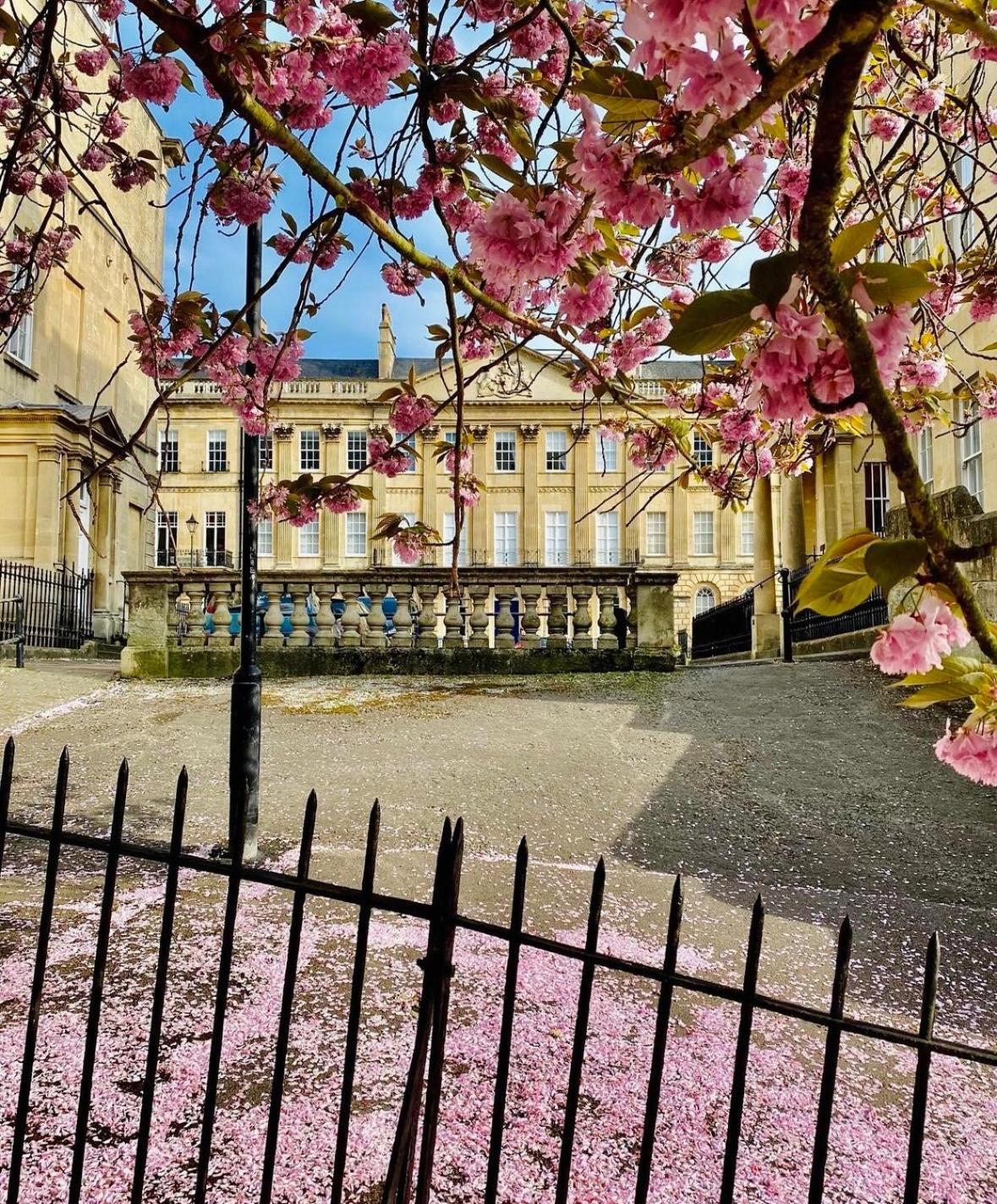 The Windsor Town House Hotel Bath Ngoại thất bức ảnh The Royal Society, London