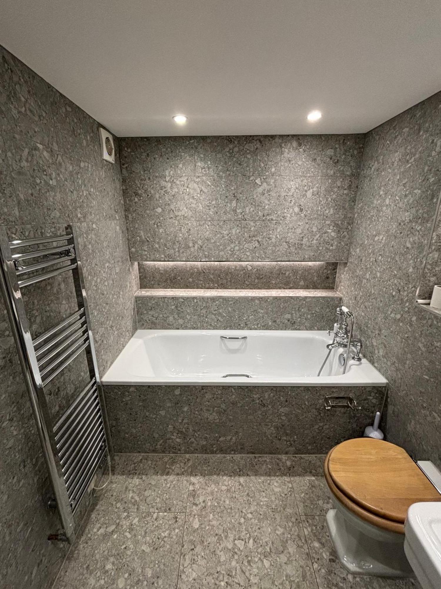 The Windsor Town House Hotel Bath Ngoại thất bức ảnh A bathtub